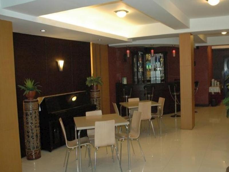 Hotel Bontocinde Makassar Buitenkant foto